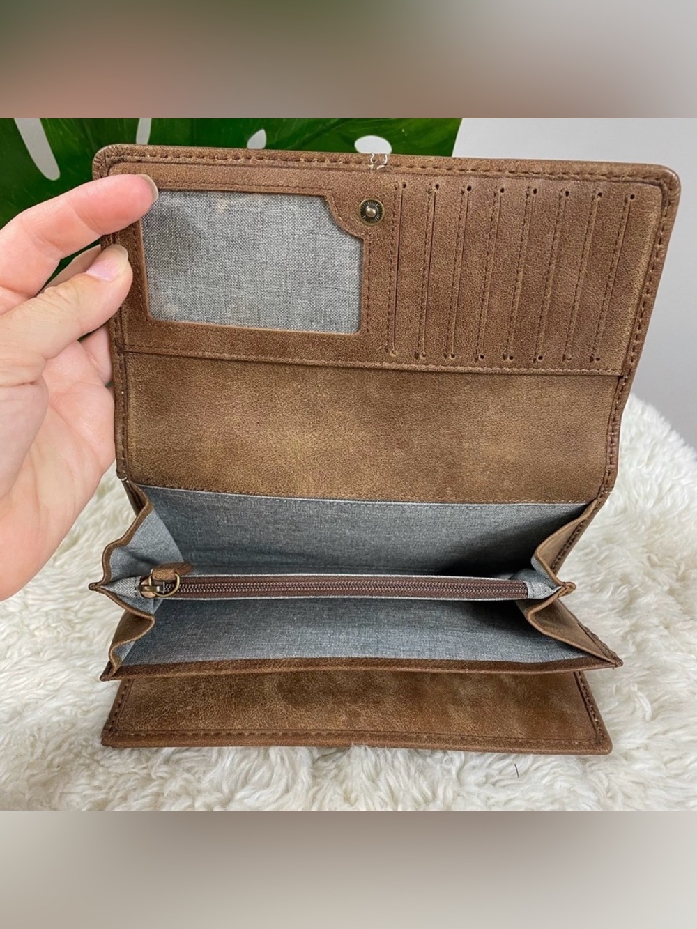 NWOT 🦫 Roots Tribe Large Fold Wallet - Picture 6 of 11